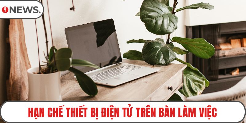 Hạn chế thiết bị điện tử trên bàn làm việc